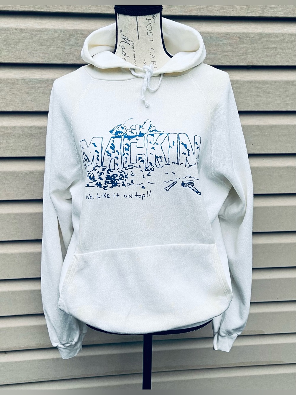 Vintage white graphic hoodie featuring "MACKIN"